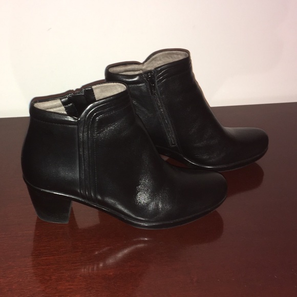 naturalizer elisabeth bootie